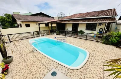 Oportunidade  casa com piscina  bairro sao vicente itajai.