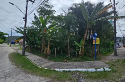 Ótimo Terreno de esquina para Venda com 302,60m² em excelente localização em Caiobá