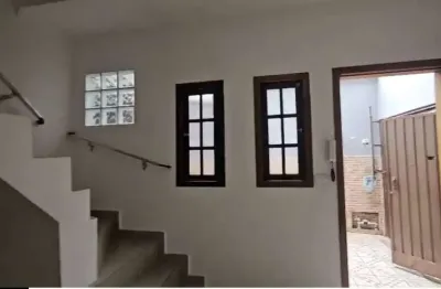 Sobrado à venda - 3 dormitórios (1 suíte) | 2 vagas | conforto e espaço par