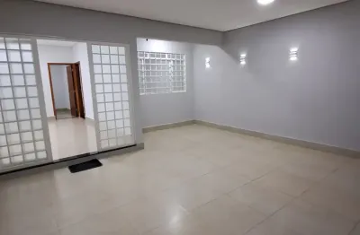 Casa nova á venda no cpa 4- 4 quartos ( 2 suites) financia