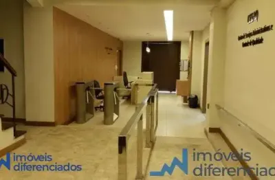 Salão comercial com 1.850m², gerador e elevador privativos.