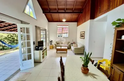 Casa com vista mar no açores com 3 quartos sendo 1 suíte e 3 vagas de garagem