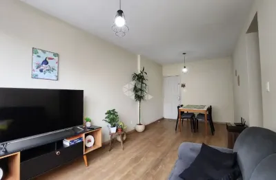 Apartamento mobiliado com 2 quartos e vaga no centro de florianópolis