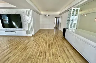 Apartamento andar inteiro com 3 quartos sendo 1 suíte 2 vagas no centro de florianópolis