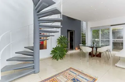 Casa com 1 quarto para alugar na rua vitório sbalqueiro, 680, vista alegre, curitiba por r$ 8.800