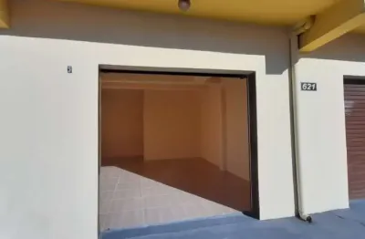 Loja em Centro Comercial próxima ao Terminal do Hauer. [87.002]