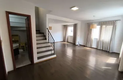 Sobrado 3 Quartos com Ático e Sacada próximo ao Museu da Vida no Vista Alegre. [799.002]