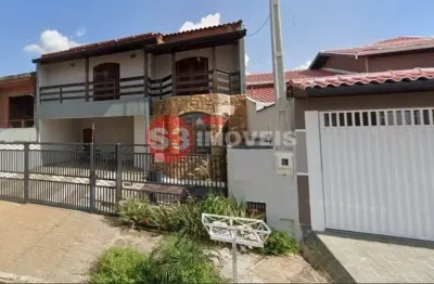 Casa de vila para venda em jardim regina com 4 quartos, sendo 2 suítes, 235m²