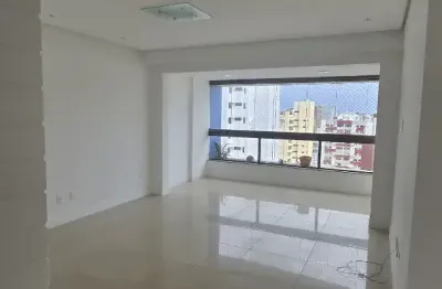 Alugo apartamento no itaigara excelente localização com infraestrutura de lazer completa torre única