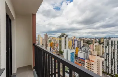 Studio 23m² andar alto com sacada em condomínio clube no centro