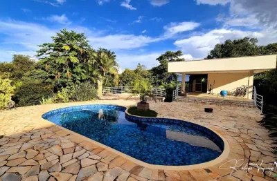 Casa térrea no aldeia do vale – 4 suítes, ofurô e lazer completo