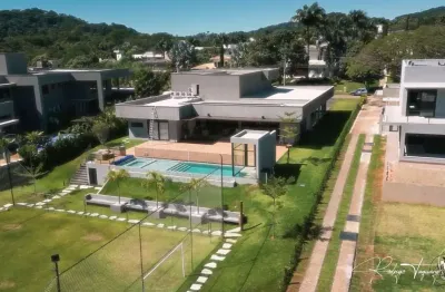 Casa térrea no aldeia do vale – moderna, nova, com lazer completo e vista para mata e lago