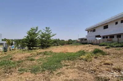 Aldeia do vale – terreno plano à beira do lago em rua reservada em goiânia