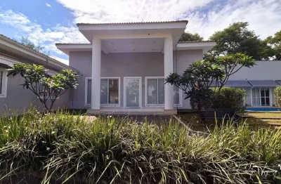 Casa térrea no aldeia do vale – 4 suítes, vista para mata e lago e lazer completoe lazer completo