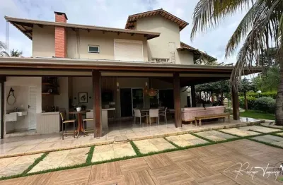 Sobrado à venda no aldeia do vale com 4 suítes, lazer completo e localização central no condomínio