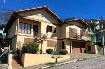 Fluence imóveis vende casa com 3 moradias já locadas em terreno de 541,80 m2 no bairro licorsul em bento gonçalves.