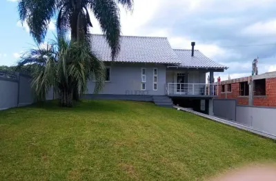 Fluence imóveis vende excelente casa com piscina no bairro santa marta em bento gonçalves .