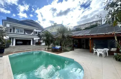 Maravilhosa casa alto padrão com piscina no bairro vinhedos