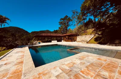 Residência exclusiva em um dos endereços mais desejados de teresópolis.