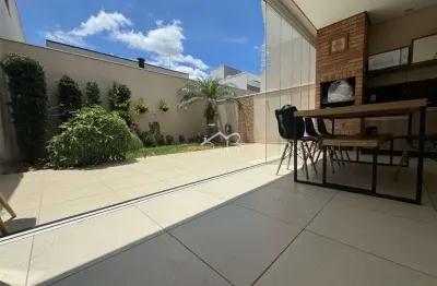 Sobrado 03 dorms com amplo quintal no condomínio park real em indaiatuba