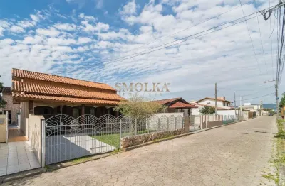 Casa em condomínio fechado com 7 quartos à venda na servidão idelfonso caetano melo, carianos, florianópolis, 274 m2 por r$ 2.200.000