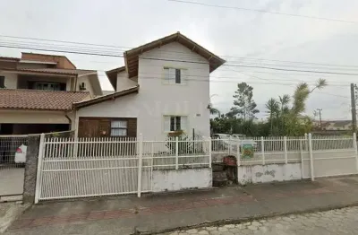 Casa em condomínio fechado com 4 quartos à venda na rua arco-íris, carianos, florianópolis, 200 m2 por r$ 1.500.000