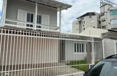 Casa em condomínio fechado com 4 quartos à venda na rua gustavo barroso, capoeiras, florianópolis, 409 m2 por r$ 1.880.000