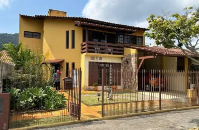 Casa em condomínio fechado com 6 quartos à venda na rua itamirim, itacorubi, florianópolis, 360 m2 por r$ 2.500.000