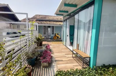 Casa em condomínio fechado com 3 quartos à venda na servidão laura duarte prazeres, campeche, florianópolis, 250 m2 por r$ 723.000