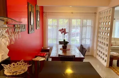 Casa em condomínio fechado com 3 quartos à venda na rodovia jornalista manoel de menezes, praia mole, florianópolis, 120 m2 por r$ 1.600.000