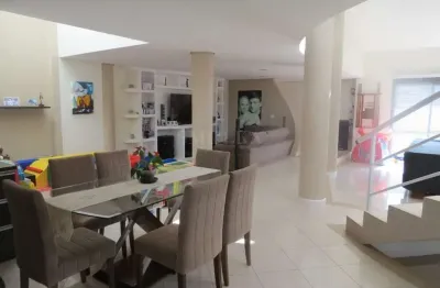 Casa com 3 quartos à venda na rua tenente joaquim machado, capoeiras, florianópolis, 334 m2 por r$ 1.640.000