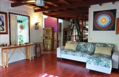 Casa em condomínio fechado com 3 quartos à venda na servidão quebrada do sol, canto da lagoa, florianópolis, 200 m2 por r$ 1.300.000
