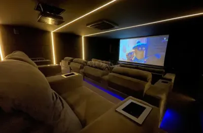 Casa em condomínio fechado com 5 quartos à venda na rua das tibiras, jurerê internacional, florianópolis, 880 m2 por r$ 14.900.000