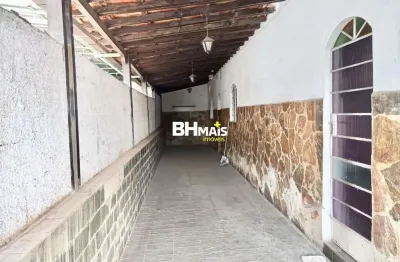 Casa com 4 quartos à venda na Rua Santíssimo, 162, Alto Caiçaras, Belo Horizonte por R$ 670.000