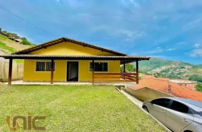 Casa com 3 dormitórios à venda, 180 m² por r$ 750.000,00 - albuquerque - teresópolis/rj