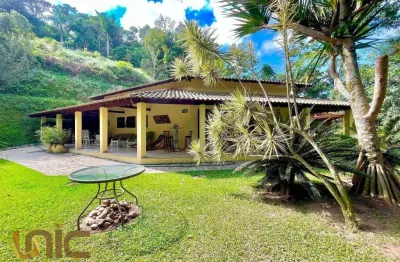 Casa com 3 dormitórios à venda, 340 m² por r$ 1.450.000,00 - albuquerque - teresópolis/rj
