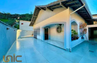 Casa com 3 dormitórios à venda, 186 m² por r$ 960.000,00 - meudon - teresópolis/rj
