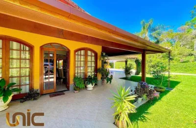Casa com 4 dormitórios à venda, 233 m² por r$ 2.500.000,00 - parque do imbui - teresópolis/rj