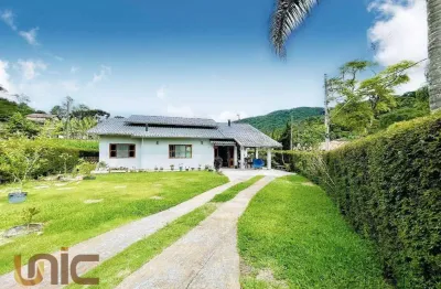 Casa com 3 dormitórios à venda, 122 m² por r$ 895.000,00 - albuquerque - teresópolis/rj