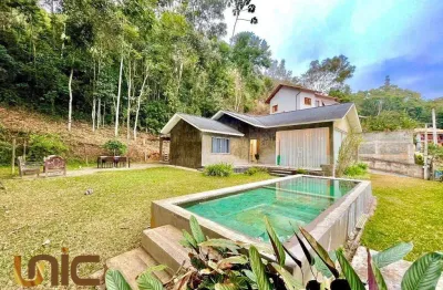 Casa com 3 dormitórios à venda, 200 m² por r$ 1.150.000,00 - albuquerque - teresópolis/rj