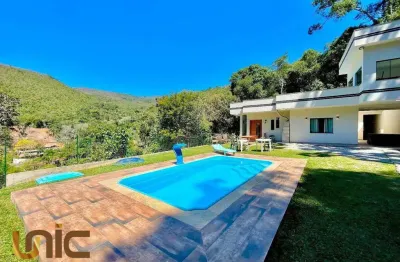 Casa com 3 dormitórios à venda, 250 m² por r$ 850.000,00 - albuquerque - teresópolis/rj