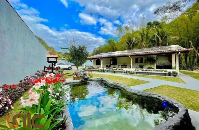 Linda casa com 3 dormitórios à venda, 418 m² por r$ 1.990.000 - volta do pião - teresópolis/rj