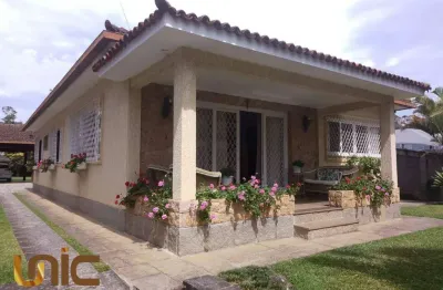 Casa com 3 dormitórios à venda, 141 m² por r$ 2.550.000,00 - várzea - teresópolis/rj