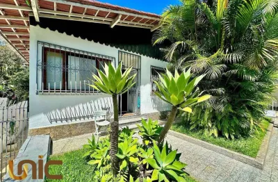 Casa com 4 dormitórios à venda, 179 m² por R$ 980.000,00 - Comary - Teresópolis/RJ