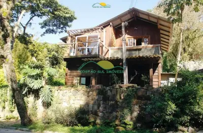 Casa rústica com dois quartos em meio a natureza da costa de dentro - pântano do sul - florianópoli