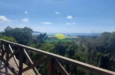 Linda casa com exuberante vista para o mar e ilha do campeche, a 600 metros da lagoa do peri e 1,2