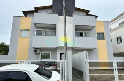 Compacto e  prático Apartamento 2 Quartos com Varanda, Churrasqueira e Vaga de Garagem descoberta-