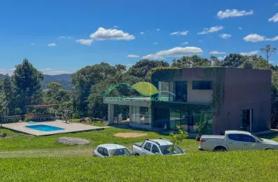 Vida na serra catarinense – sítio com nascente, cachoeira próxima e amplo espaço de lazer em angeli