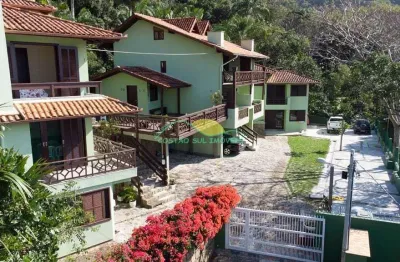 Linda pousada localizada em meio a mata atlântica e a 130 metros da praia da solidão - pântano do s