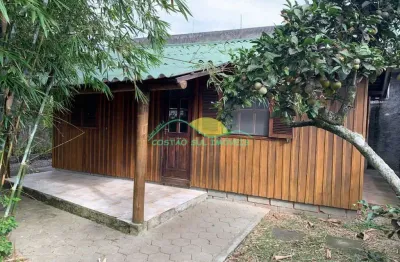 Aluguel - casa em madeira com 2 quartos, terreno arborizado e rua sem saida